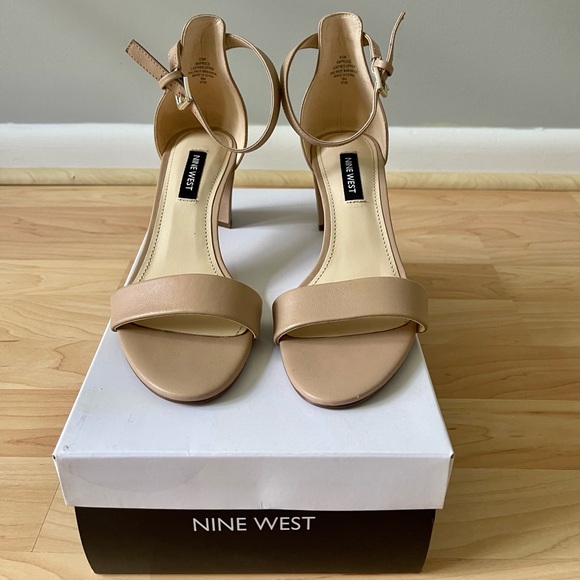 Nine West Pruce Ankle Strap Block Heel Sandals size 6.5W - Picture 3 of 8